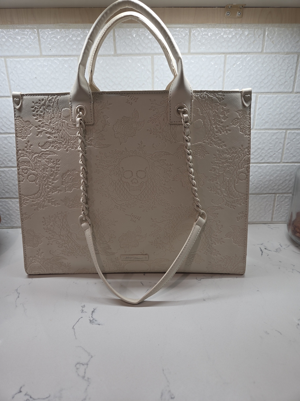 NWT Betsey Johnson Xokiara2 Large Skull Embossed Tote & Wristlet Chalk White - Picture 4 of 7